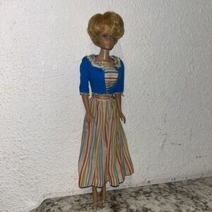 Vintage 1960s Bubblecut Barbie Doll‎ With Dutch Outfit Midge? E3